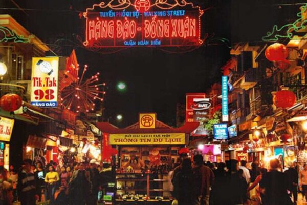 Explore night market Ho Chi Minh, why not?