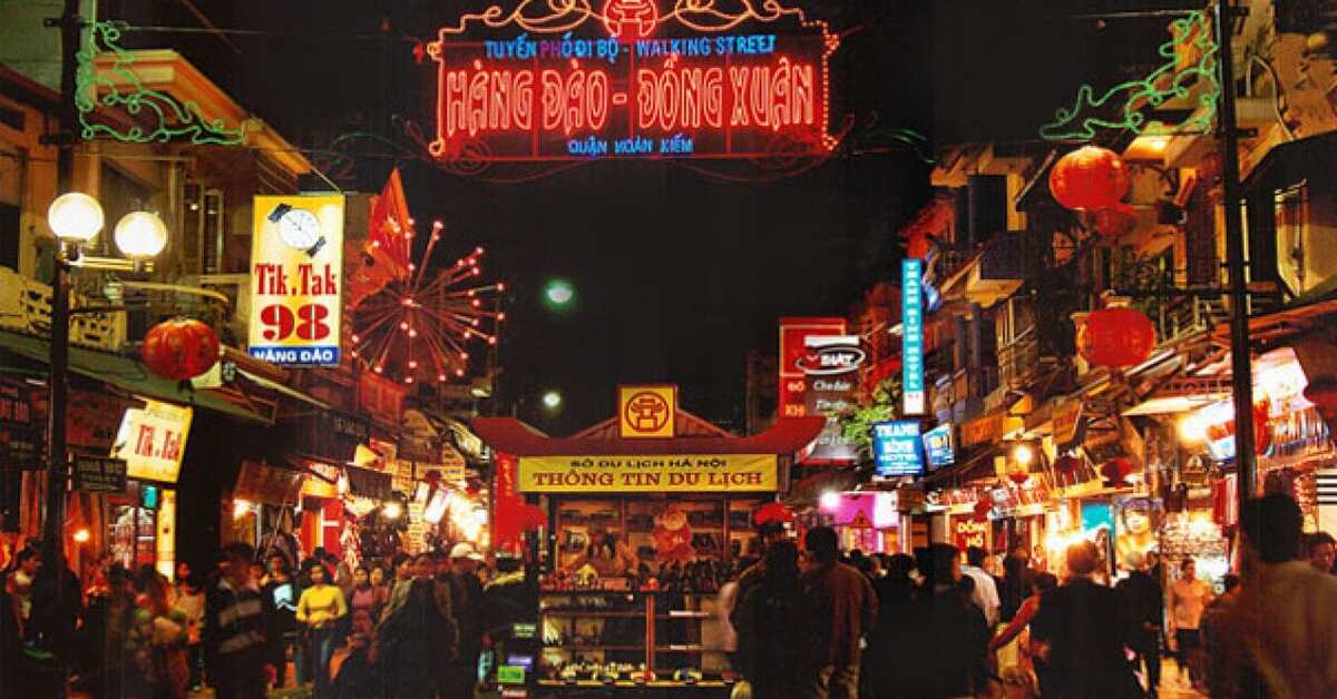 Explore night market Ho Chi Minh, why not?